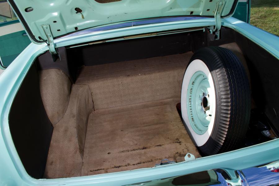  Oldsmobile 88 Holiday 2-Door Hardtop 1956 года  (фото 2 из 20)